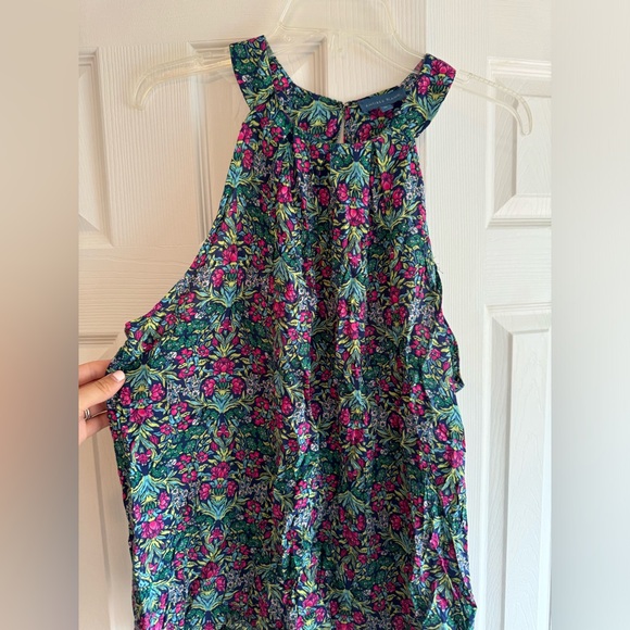 Tops - Floral tank🌸